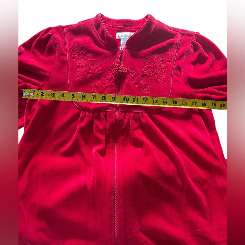 Classic Elements vintage red house valor robe‎ size small